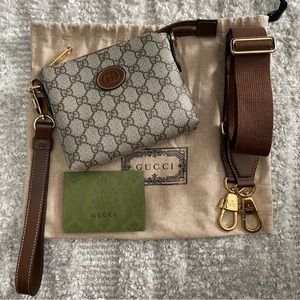 GUCCI GG Supreme Messenger Bag (Authentic)